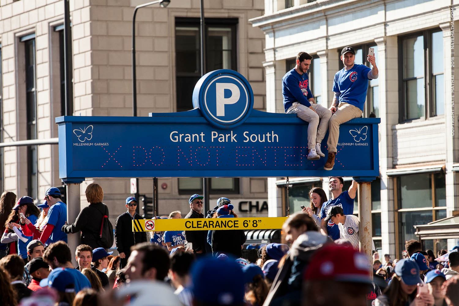Cubs on Parade | https://www.natemathai.com/2016/cubs-on-parade/ chicago wedding photography images